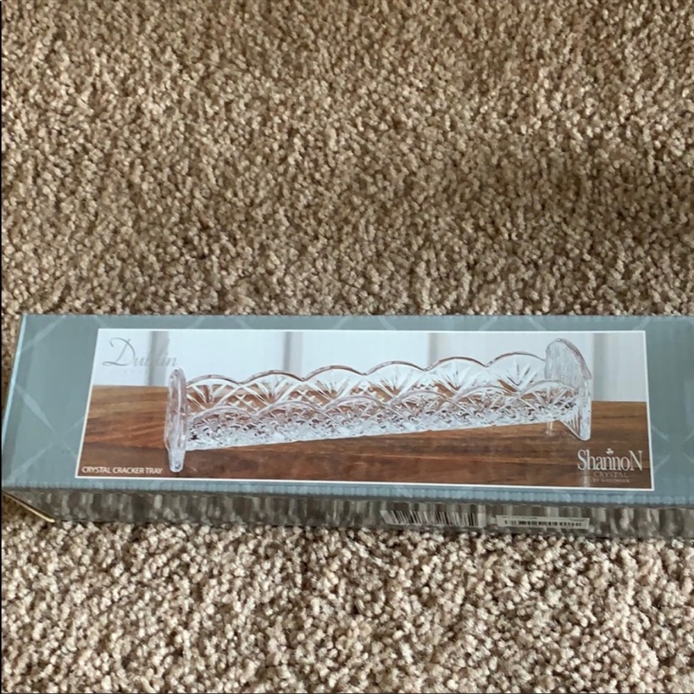 Crystal cracker tray